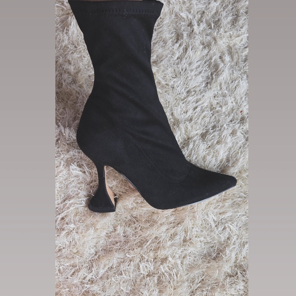 EGO Black Boot with Sculpted Flared Heel Size 7